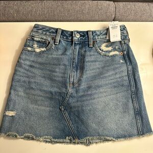 🔥 NWT 🔥 Abercrombie Denim Distressed Skirt Sz 26 / Sz 2